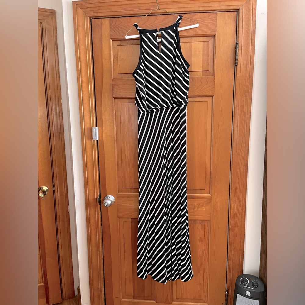 Calvin Klein maxi dress sleeveless worn 1 time. Excellent Condition